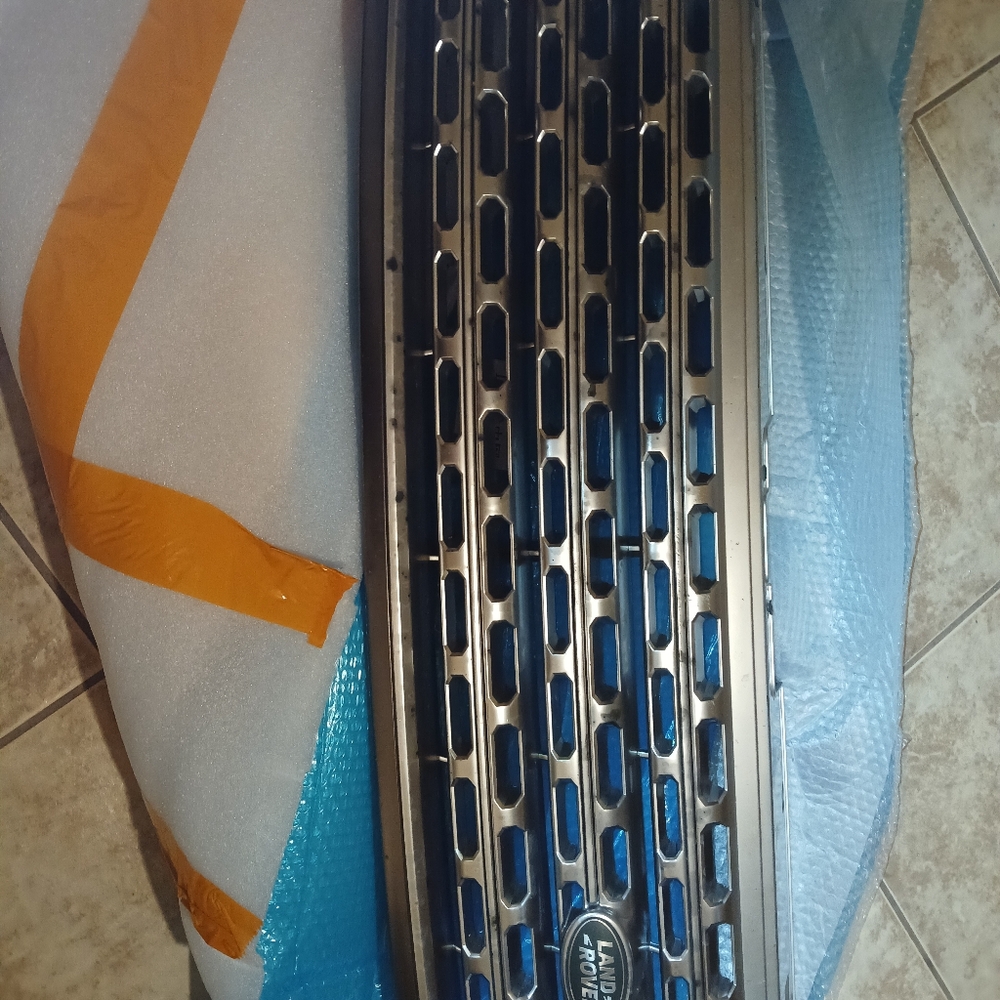 2015 Original Factory Range Rover Front Grill - image 2